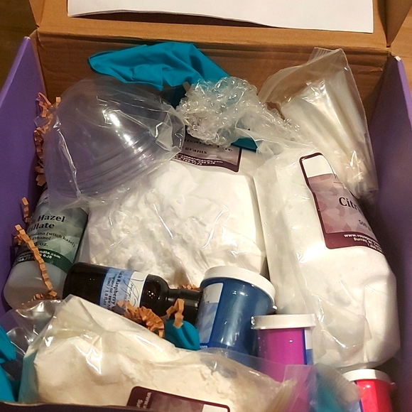 Voyageur Deluxe Bath Bomb Kit NWOT/Gift Set/Crafts - Picture 1 of 5